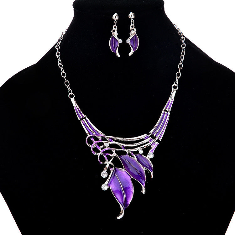 Leaf Shaped Necklace And Earring Set
