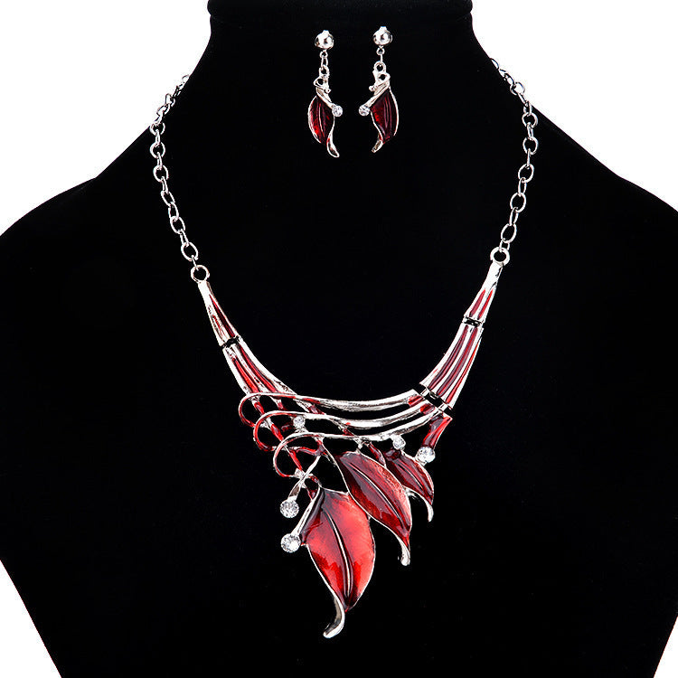 Leaf Shaped Necklace And Earring Set