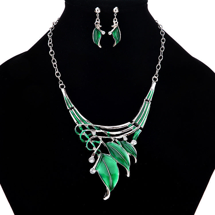 Leaf Shaped Necklace And Earring Set