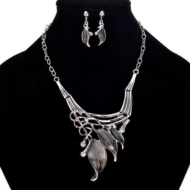 Leaf Shaped Necklace And Earring Set