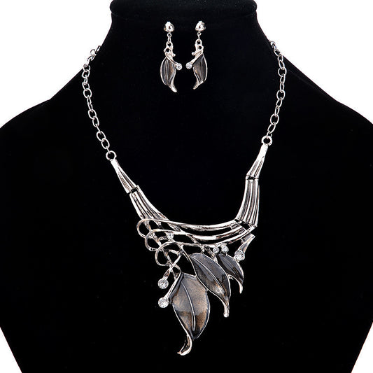 Leaf Shaped Necklace And Earring Set